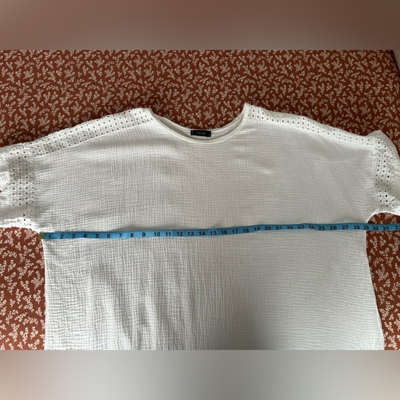 Elegant White Eyelet Blouse - Picture 7 of 9